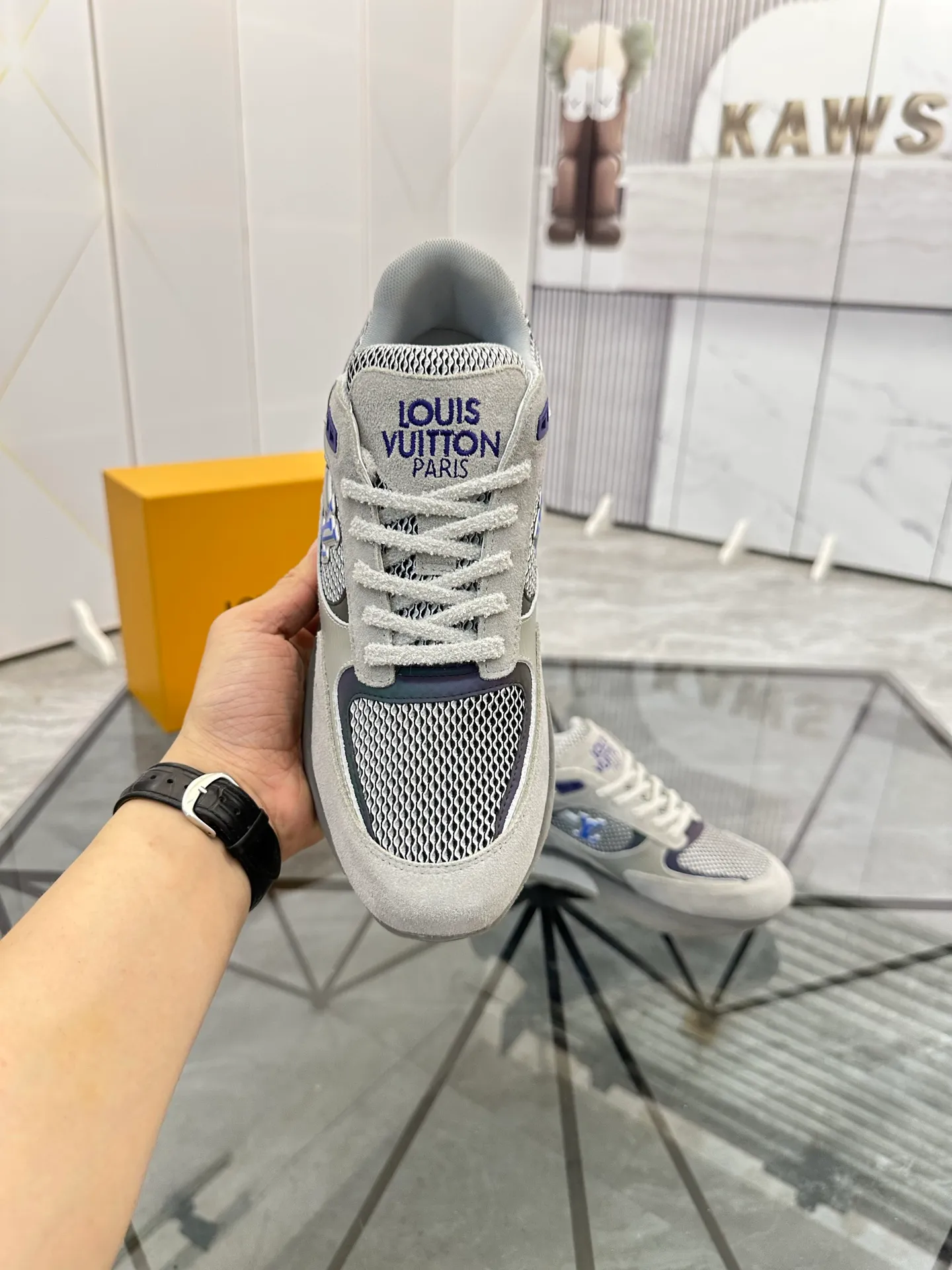 Men's shoes for sale 💰: 💰P660¥ High-end top quality Product trademark: LV * "Louis Vuitton*" low-top casual shoes Regular size: 39-45 (can be customized to 46) Product materials: upper imported first-layer cowhide spliced ​​nubuck leather ➕ breathable cotton mesh, breathable lining, original outsole. No.: H201